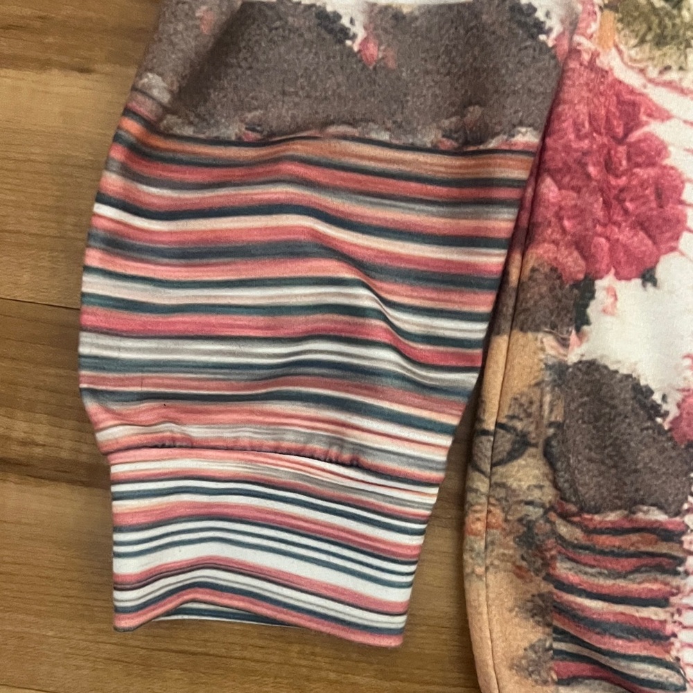 Patchwork Sweatshirt with Cross Design - image 4